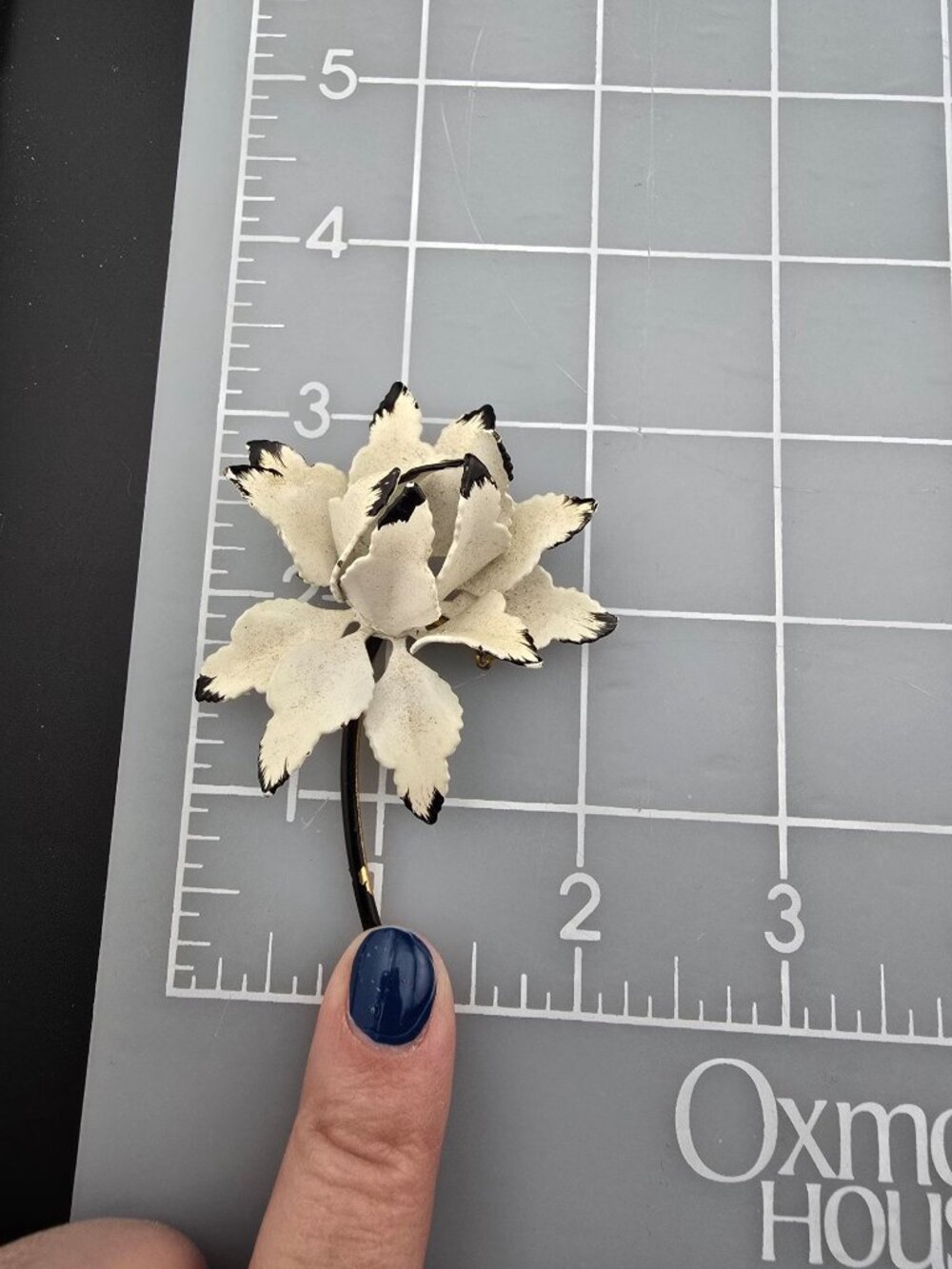 Vintage White & Black Enamel Flower Brooch Matching Clip-On Earrings Set READ - Picture 11 of 12